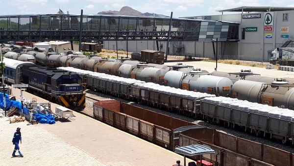 bw-br-gaborone_station-091118-villetenhunen-full.jpg