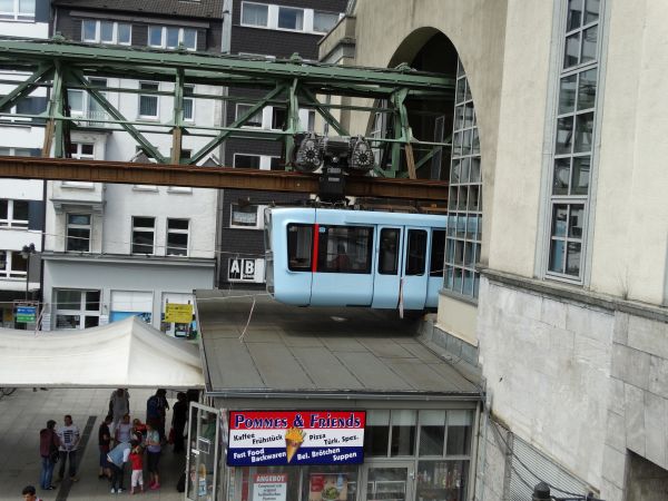 de-wsw-schwebebahn_gen15-wuppertal_hbf-100617-full.jpg