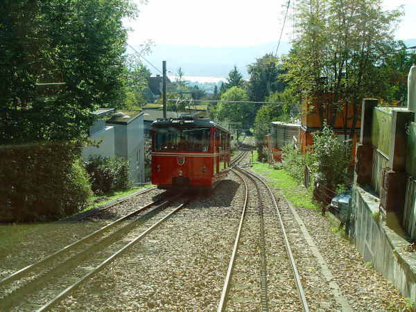 ch-dolderbahn-coaches-passing-300902-full.jpg