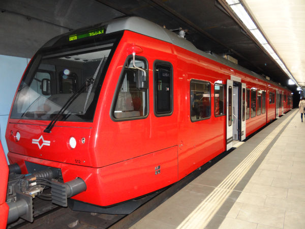 ch-szu-uetlibergbahn_be512-zurich-021015-full.jpg