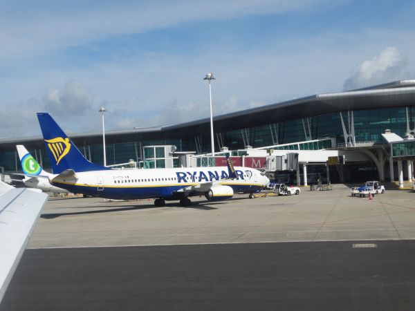 pt-ryanair-eiftg-porto-120317-full.jpg